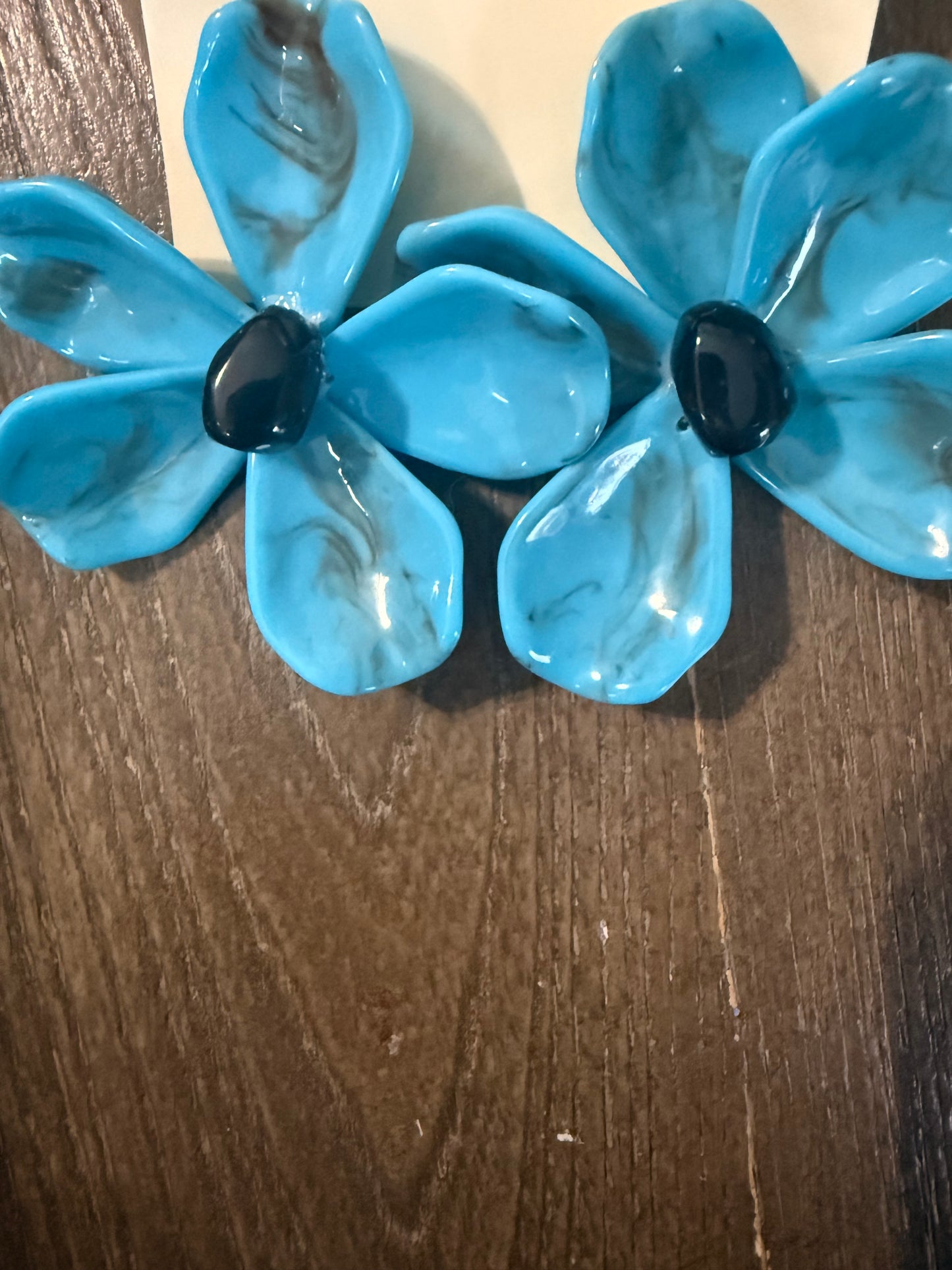 Flower Earring With Black Center