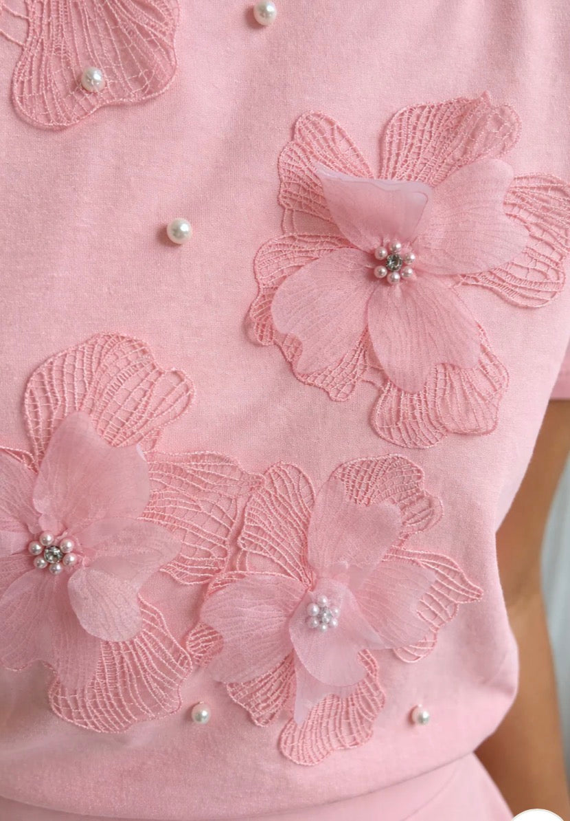 FLOWER EMBROIDERY PATCHED T-SHIRT