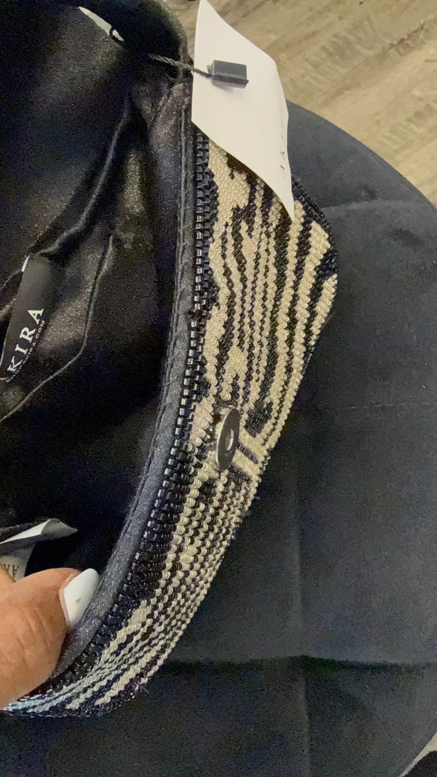 V Beaded Black/Silver Purse A