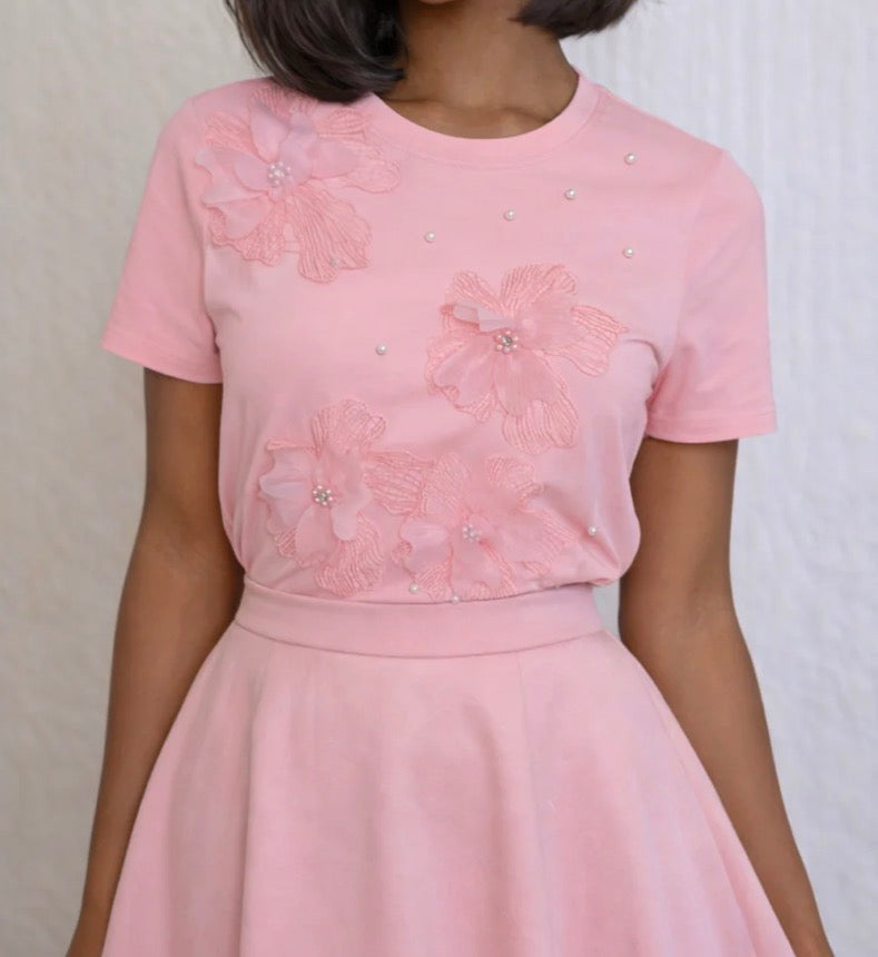 FLOWER EMBROIDERY PATCHED T-SHIRT