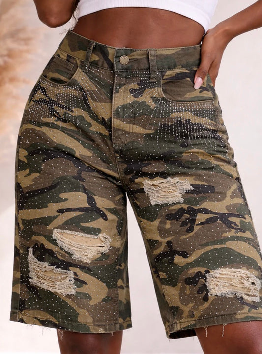 FRONT RHINESTONE DETAIL CAMO JORTS