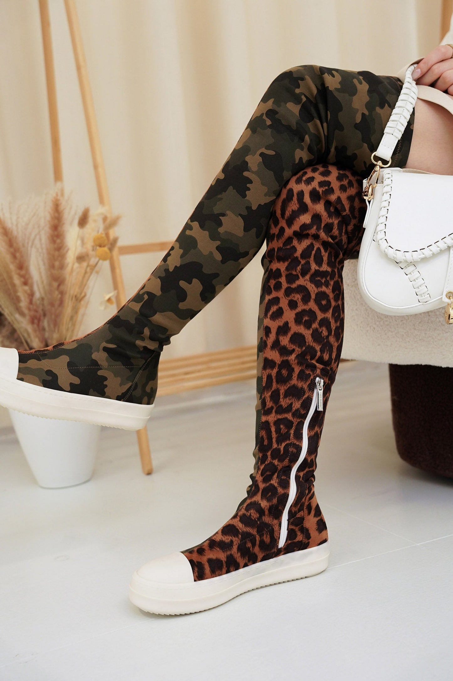 CAPE ROBBIN CRYSTA - NEON