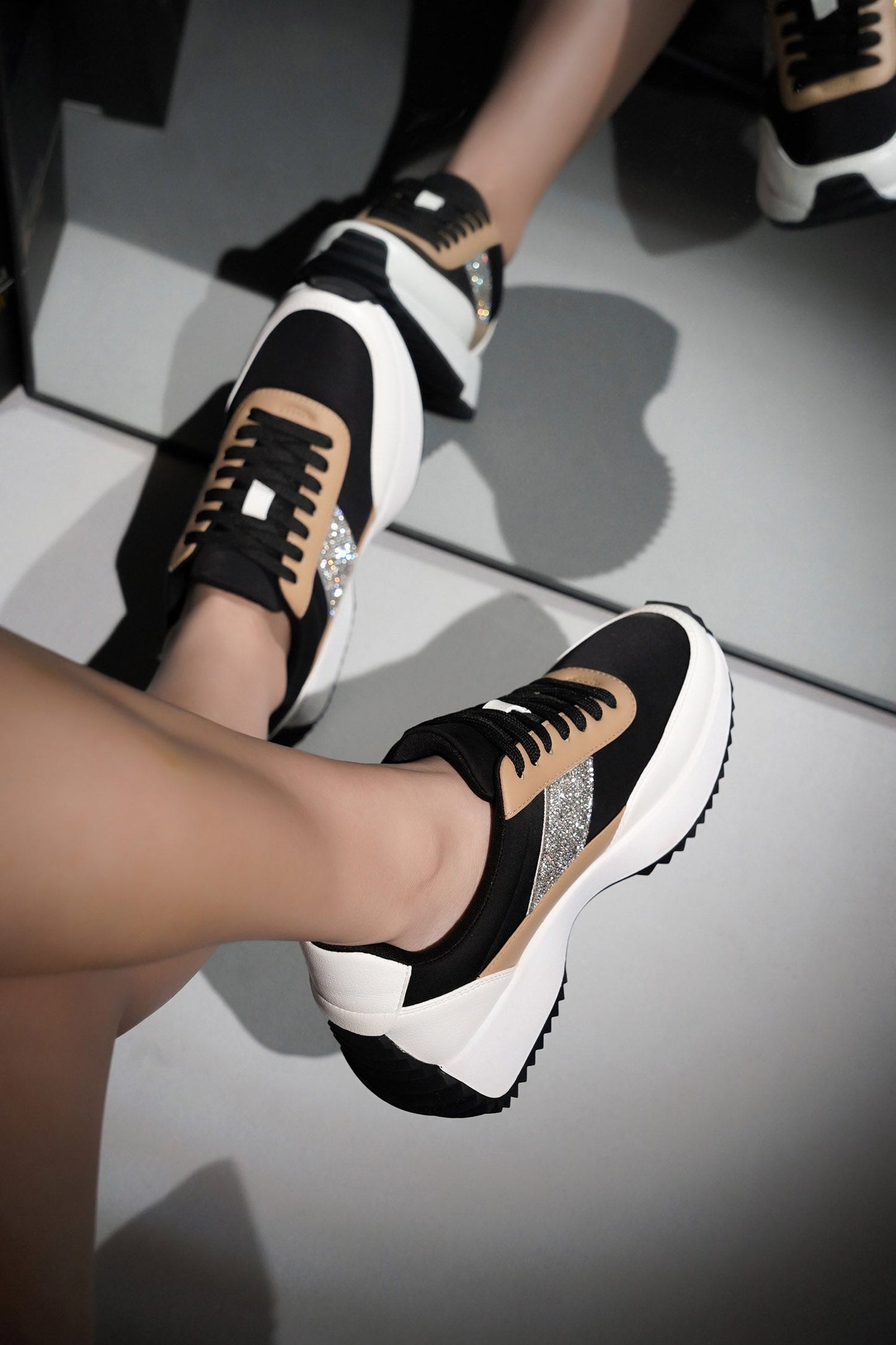 CAPE ROBBIN JACINTHIA - BLACK